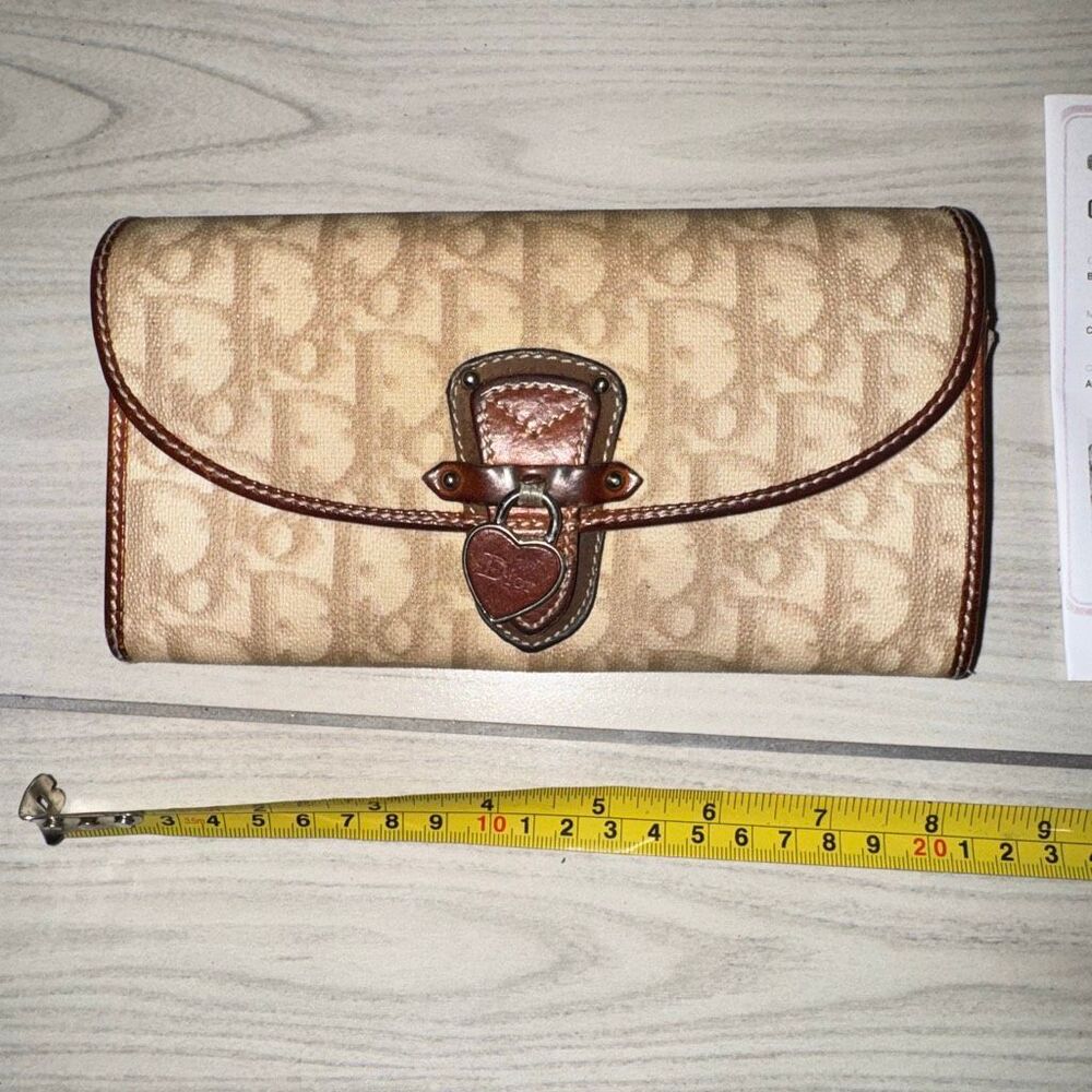 Christian Dior "Romantique" Trotter long bifold wallet with heart charm hardware - Picture 8 of 9